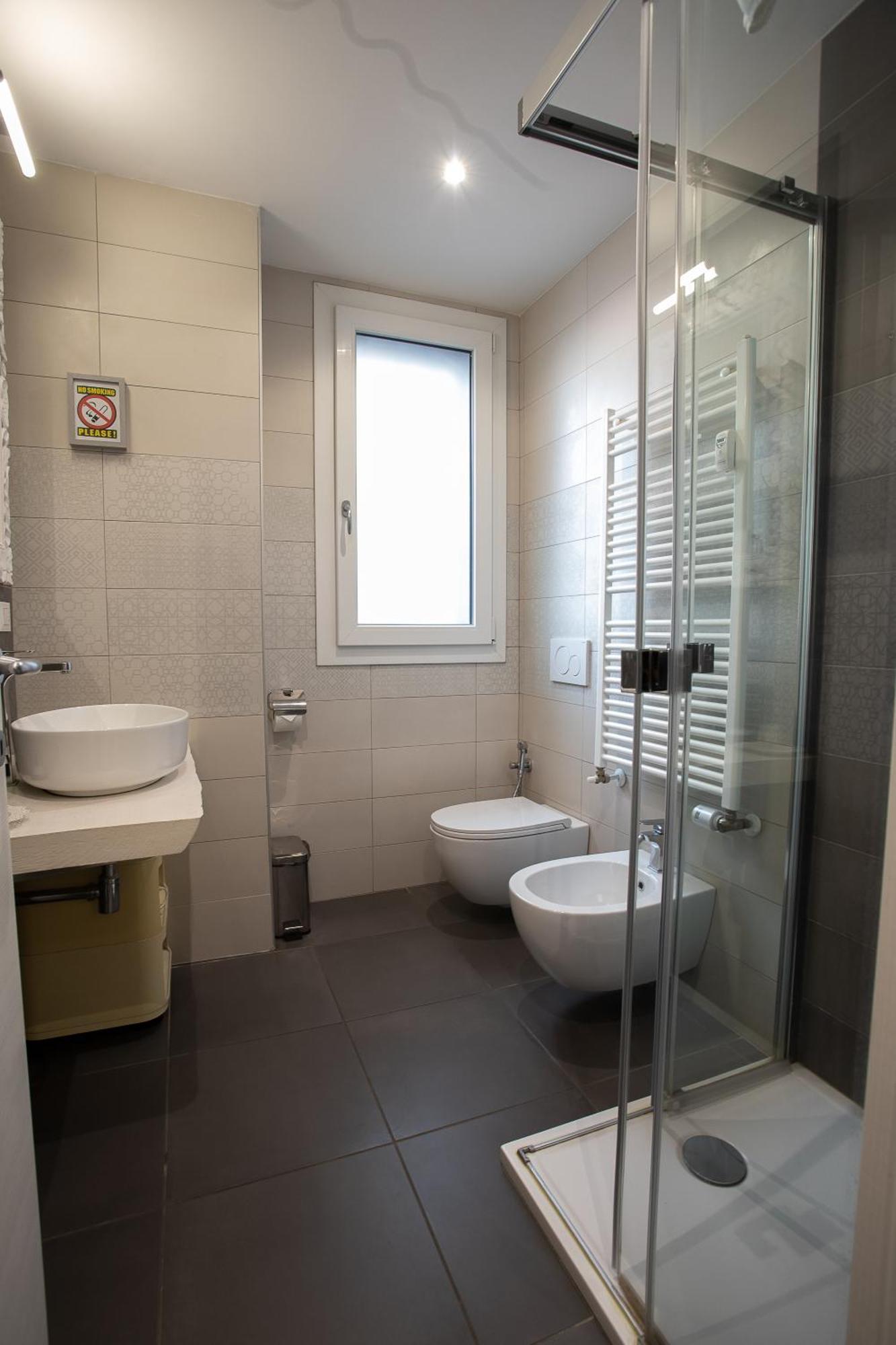 Happy Home Bo Centro Free Private Parking Bologna Bagian luar foto